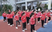 活泼泼的我 活泼泼的你