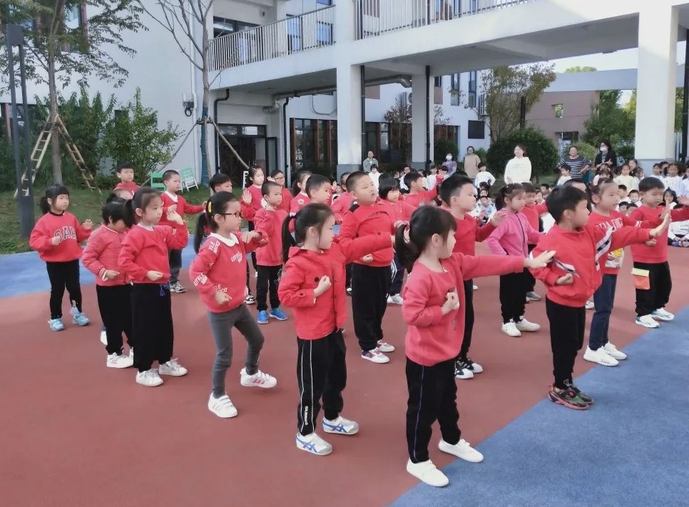 活泼泼的我 活泼泼的你