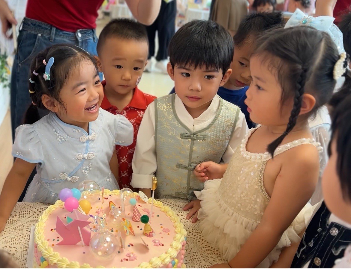 嘻嘻，快来解锁我们的花式“表情包——小班入园”满月“记